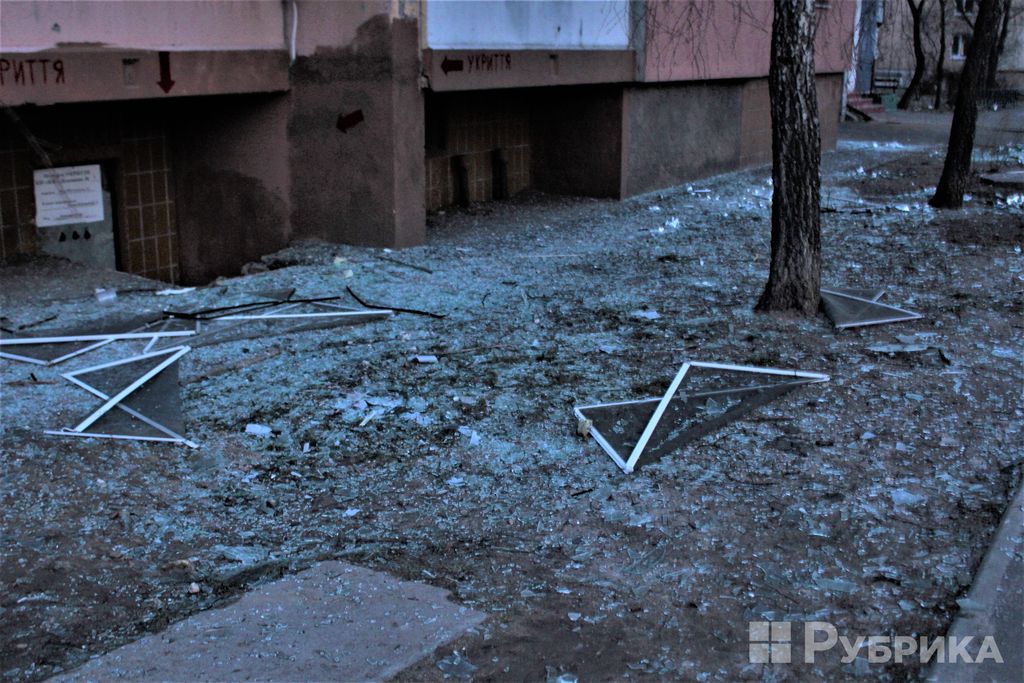 Як виглядає будинок на Мостицькій у Києві після обстрілу росіянами