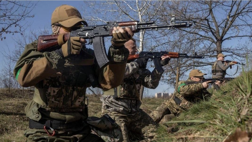 Хроніка подій: п'ятдесят другий день оборони України від російської агресії
