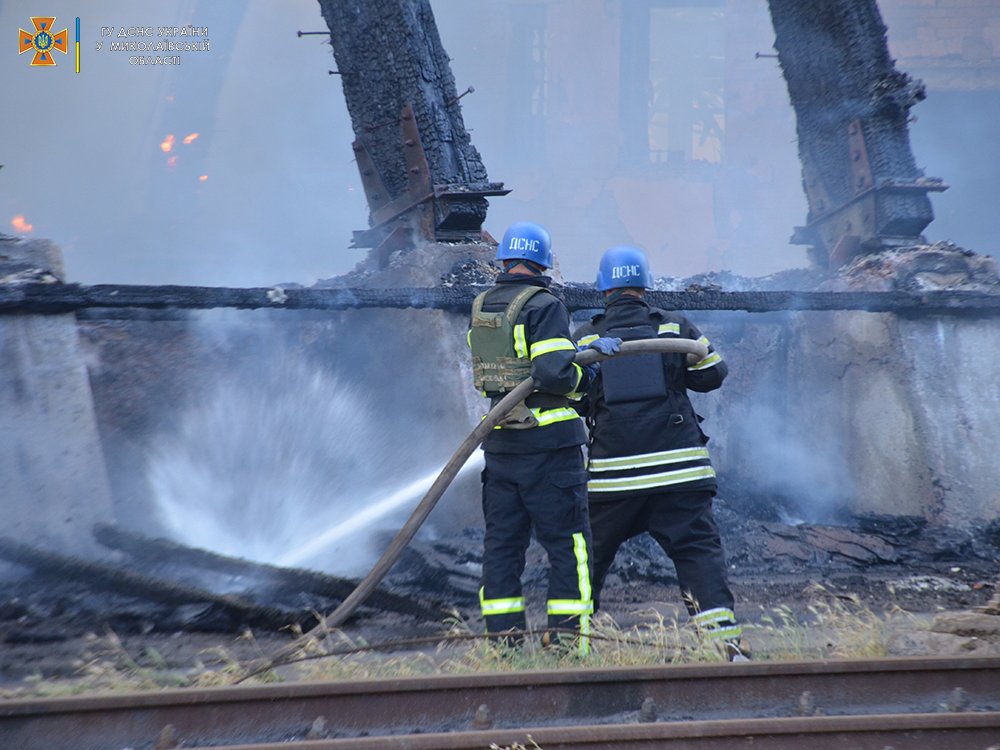 Миколаїв, пожежа на складі з зерновим шротом