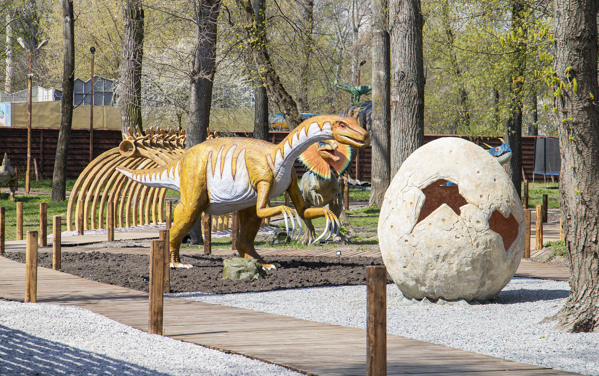Парк динозаврів у Київському Гідропарку