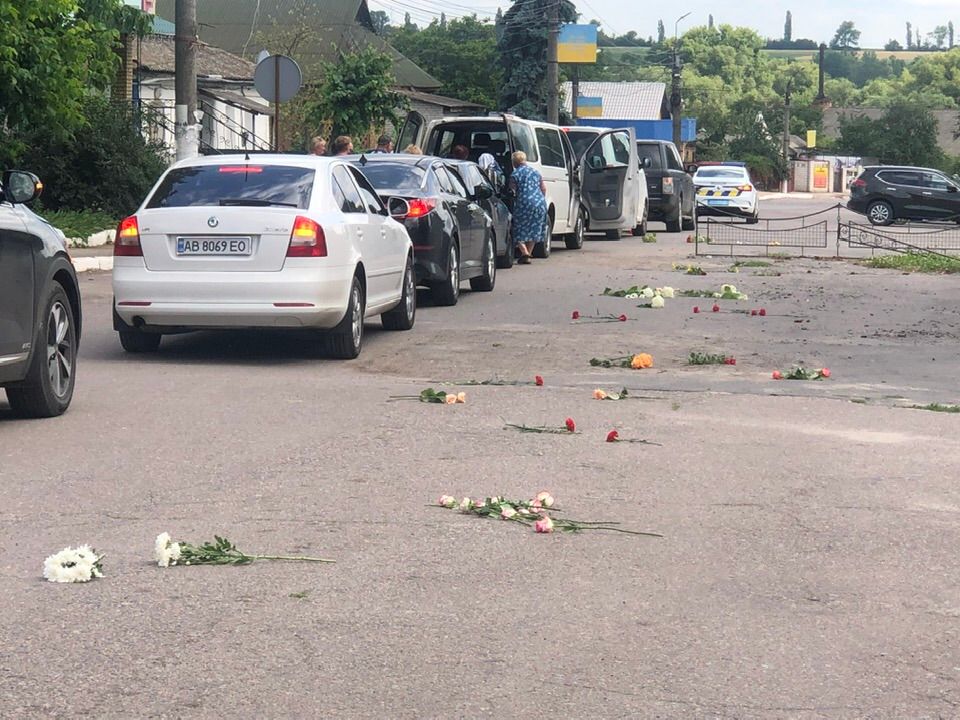 на Вінниччині зустріли загиблих від ракети рф маму із сином