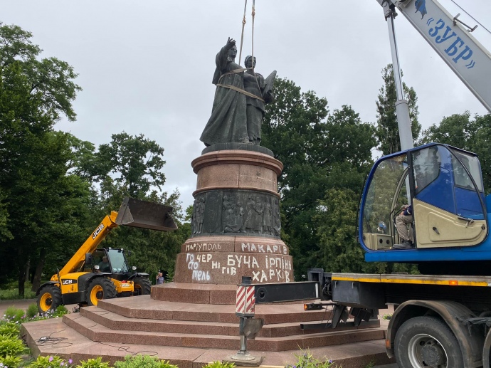 Переяслав, монумент воззєднання росії та України демонтували