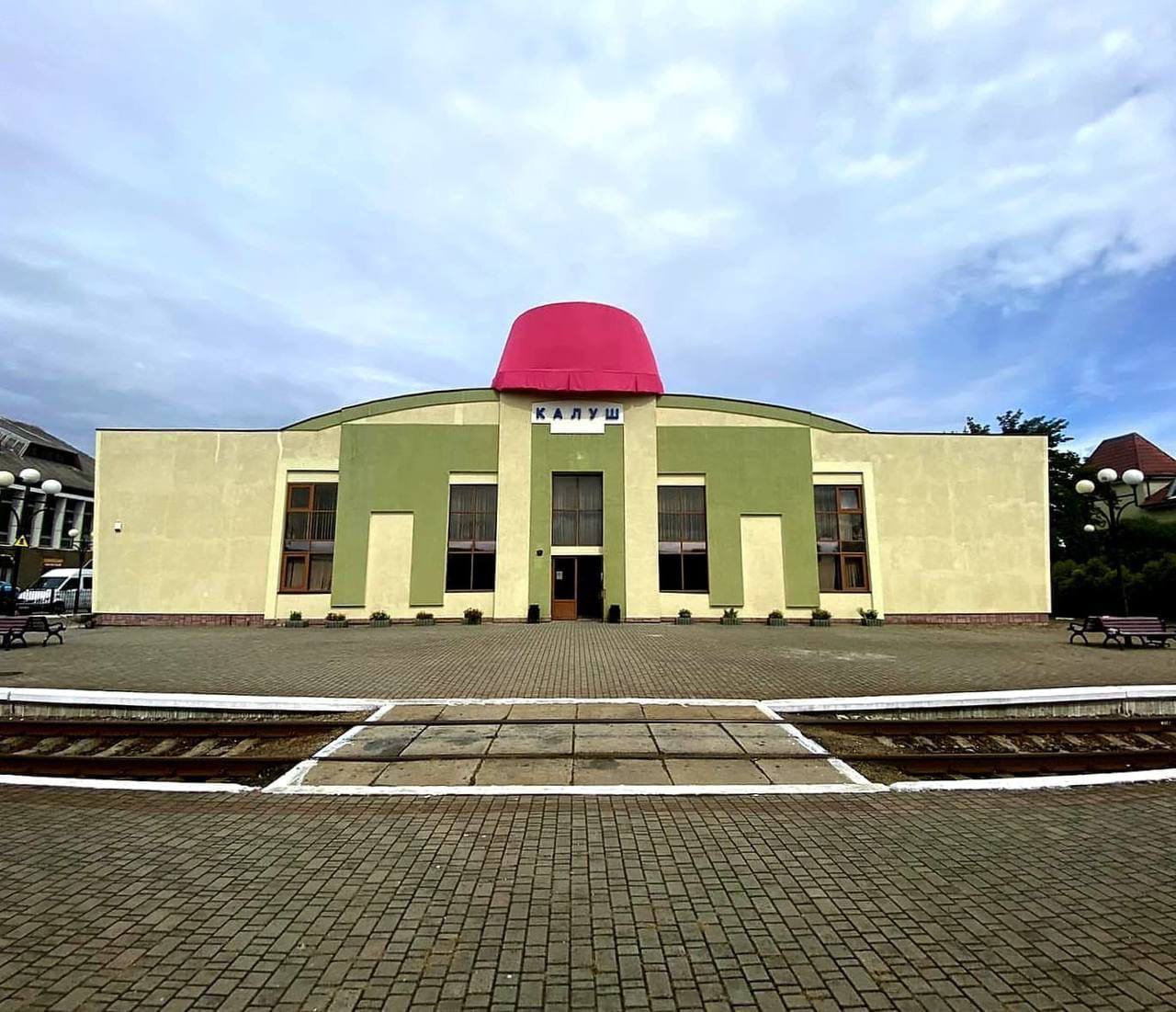 Рожева панамка Вокзал в Калуші