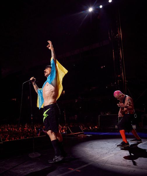Red Hot Chili Peppers прапор україни