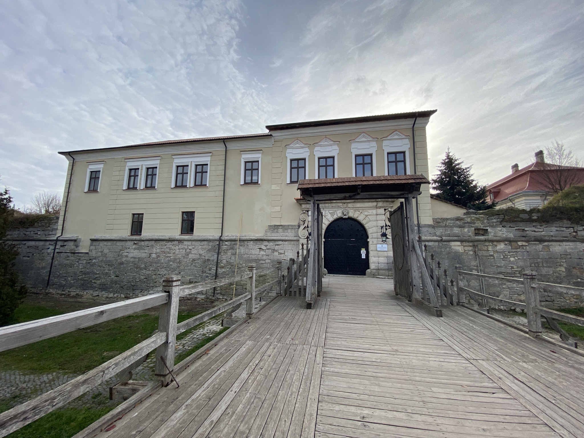 На Львівщині відновили Золочівський замок, пошкоджений внаслідок російських обстрілів