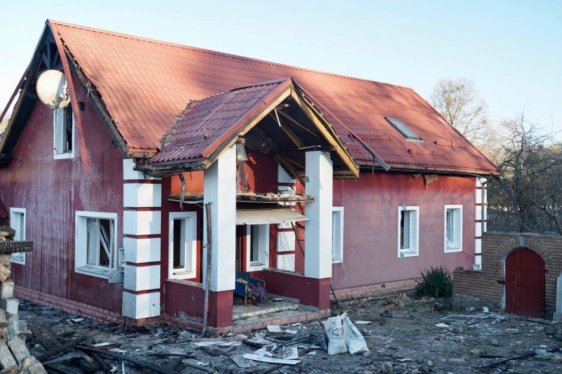 окупанти пошкодили будинок літньої пари в Київській області 