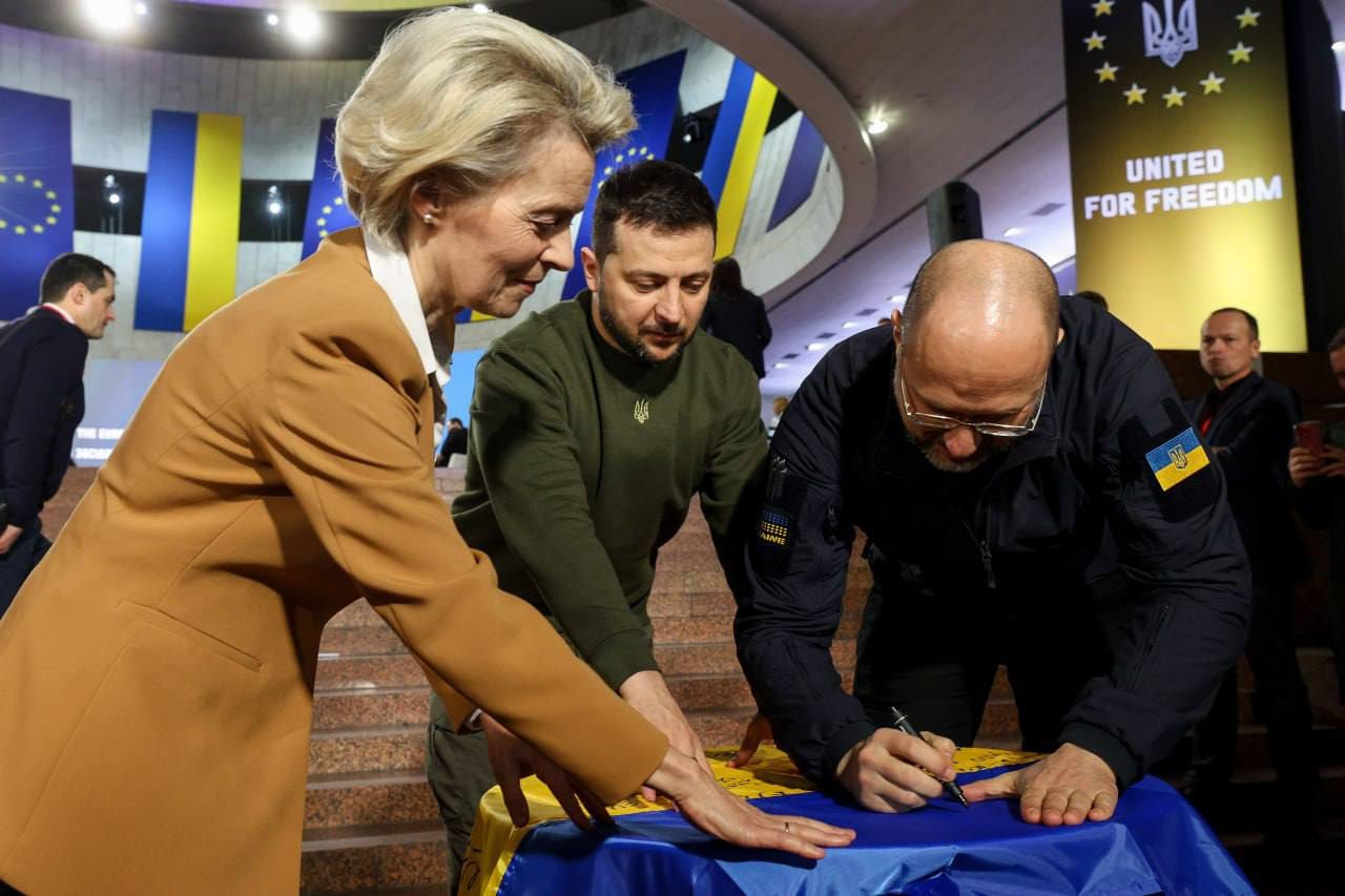 Саміт Україна-ЄС 3 лютого у Києві: тренування військових, відбудова України та LED-лампочки
