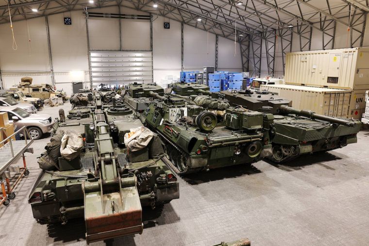 Танк Leopard 2 готують до відправлення в Україну