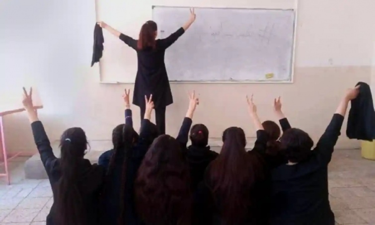 Школярки стали однією з рушійних сил протестів, які сколихнули Іран