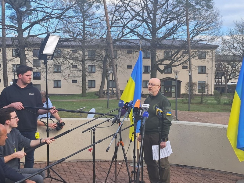 міністр оборони України Олексій Резніков на брифінгу за підсумками Рамштайна