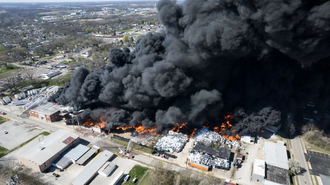 пожежа на сміттєпереробному заводі штат Індіана