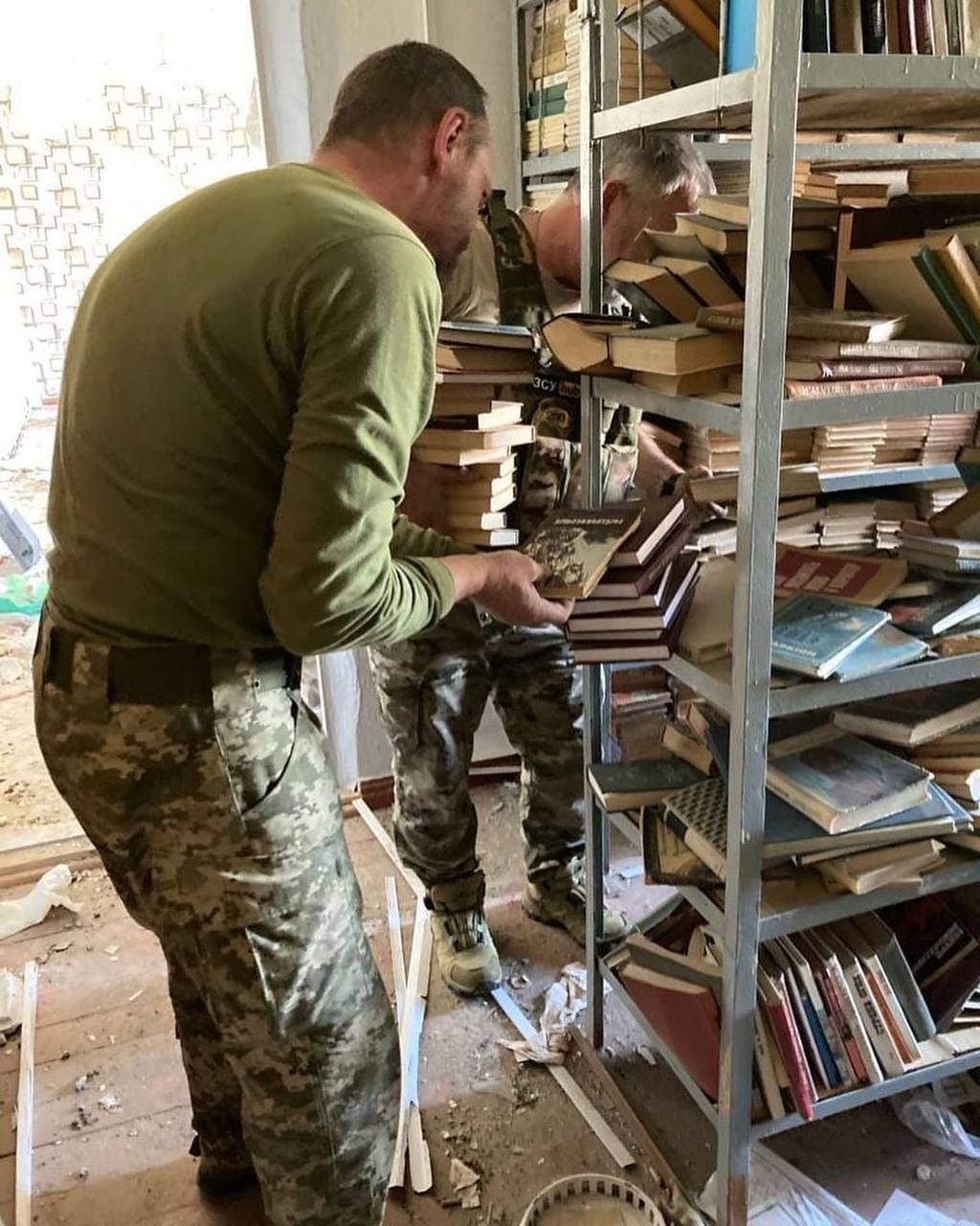 5 тонн книжок зі знищених росіянами бібліотек на Донеччині