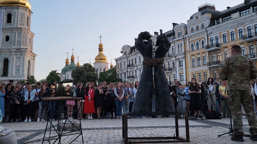 У Києві відкрили інсталяцію, присвячену полоненим з 