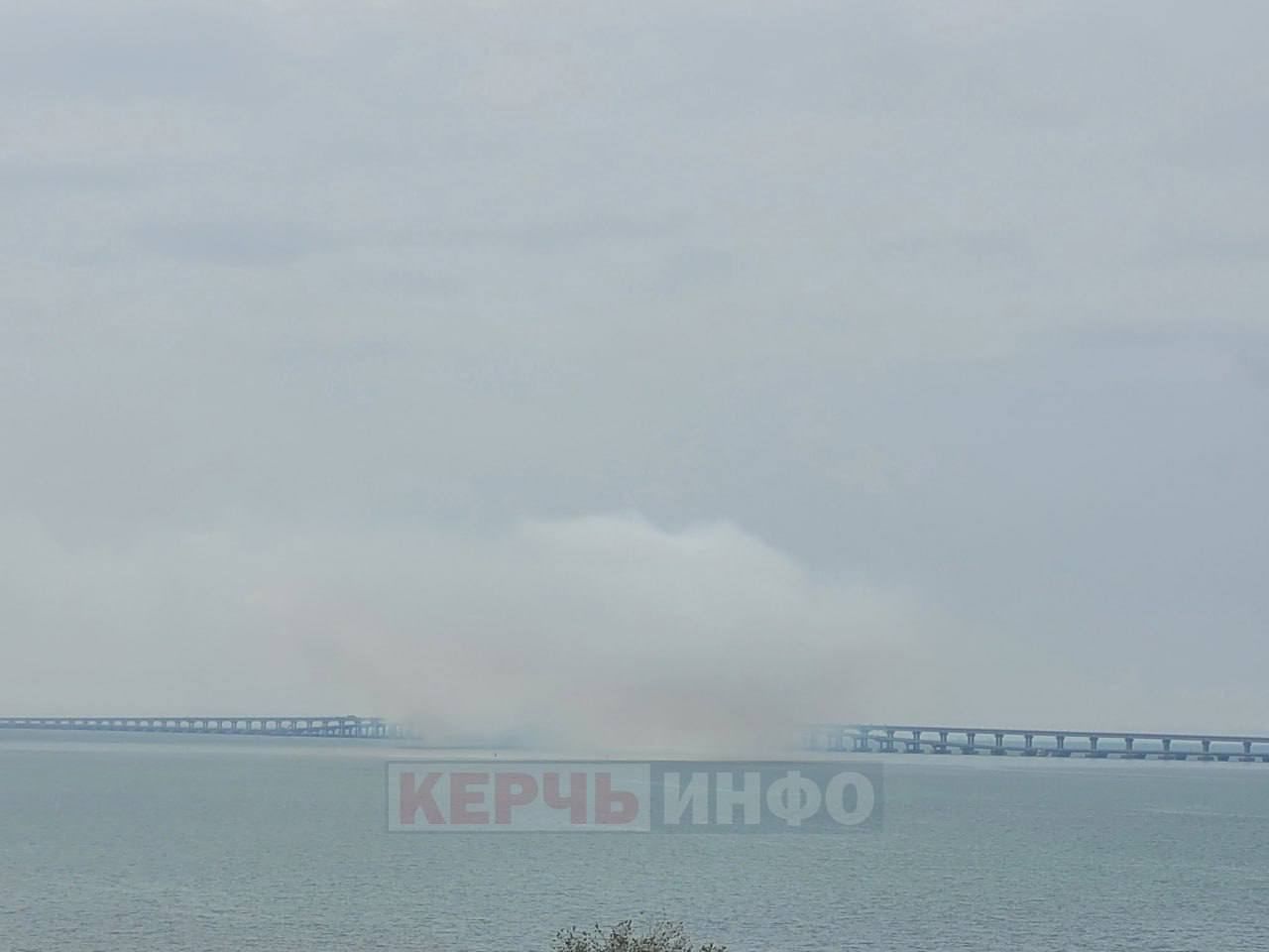 Кримський міст, дим