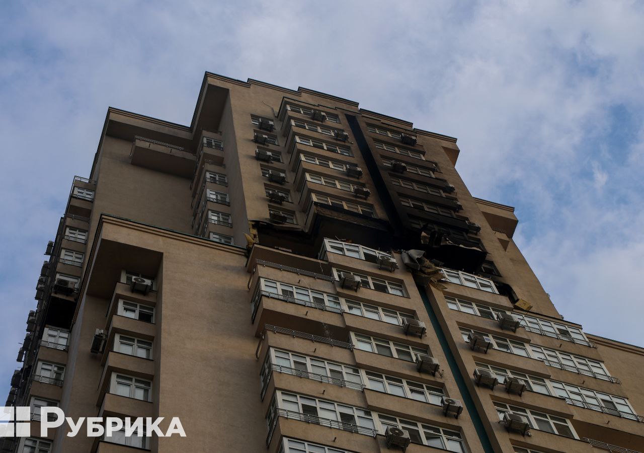 падіння уламків на житловий будинок у Соломʼянському районі Києва