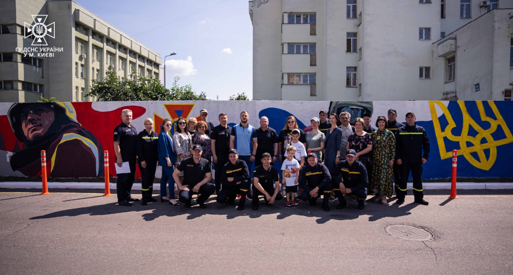 мурал, присвячений рятівникам