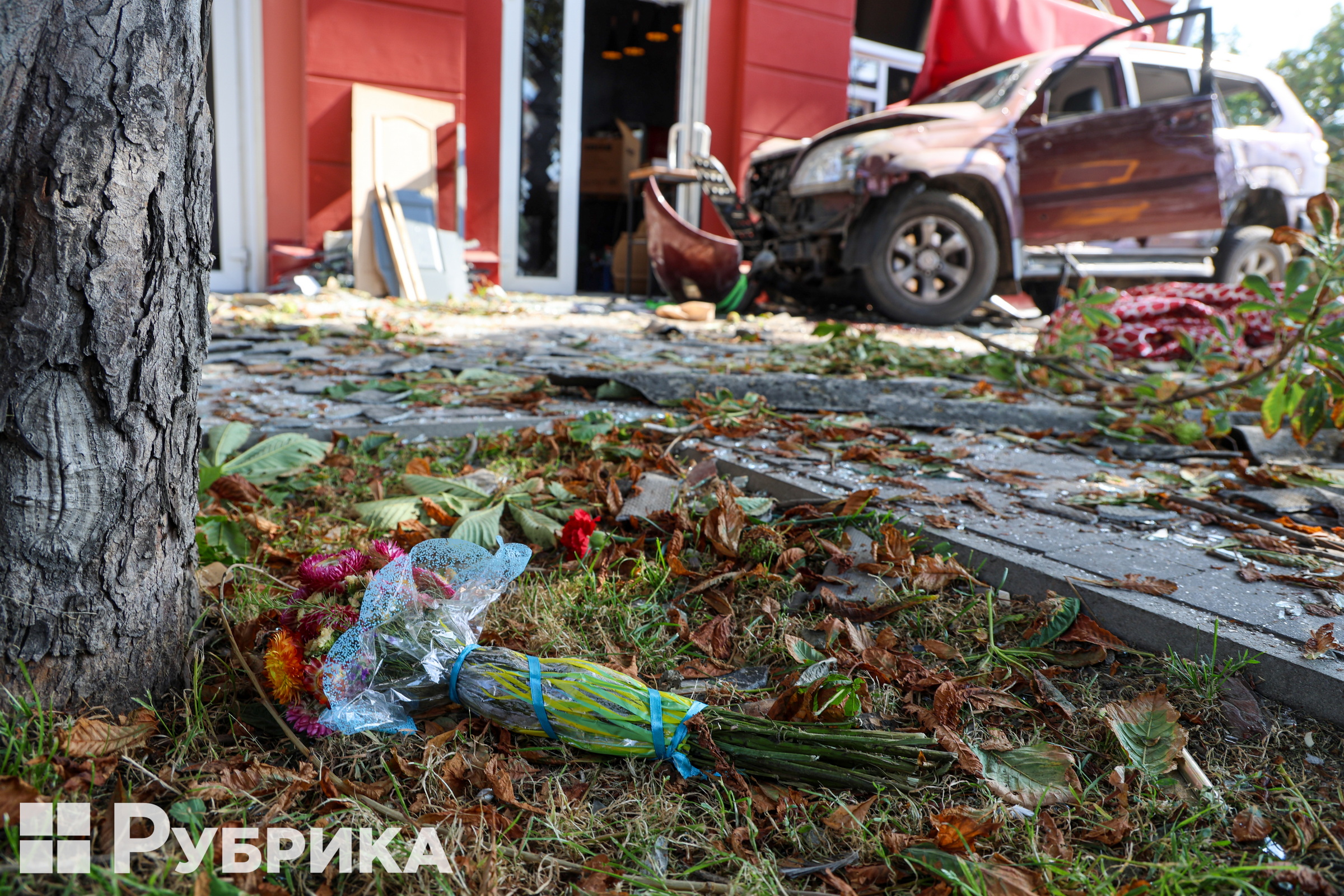 Удар по драмтеатру, загиблі та десятки постраждалих: що відомо про обстріл Чернігова