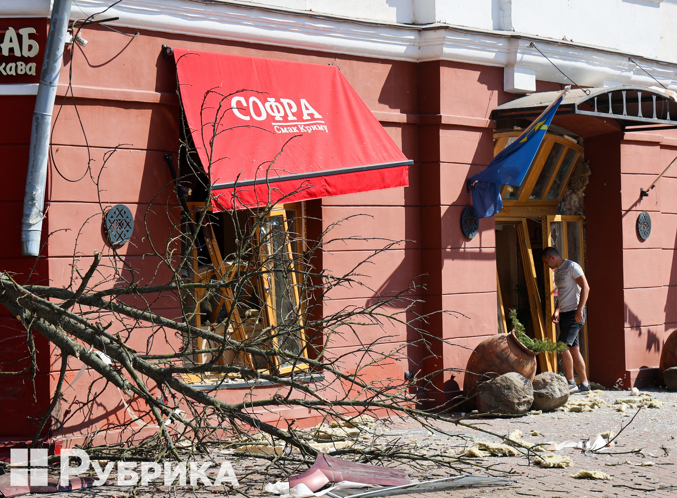 Окупанти знищили драмтеатр у Чернігові
