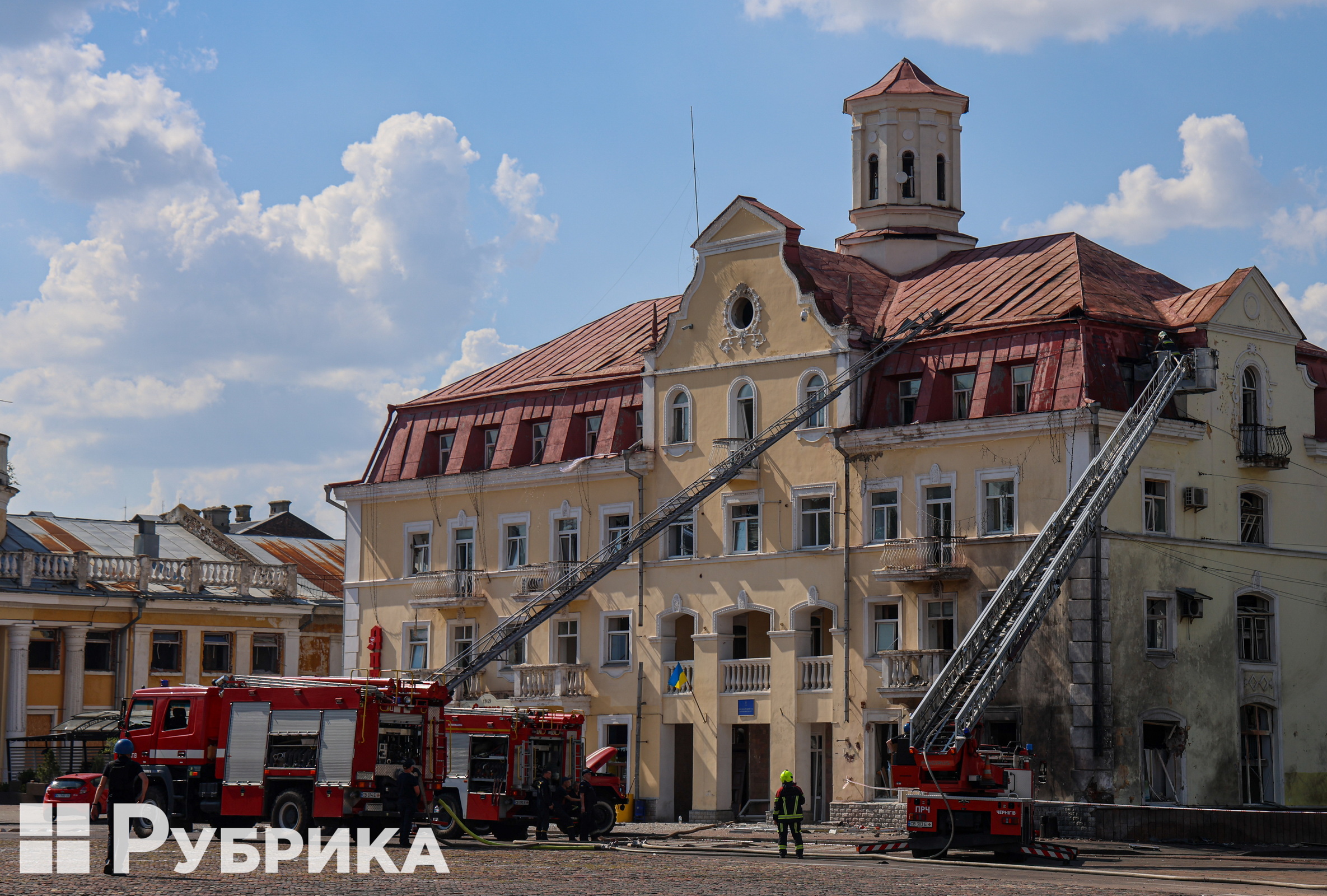 Окупанти знищили драмтеатр у Чернігові