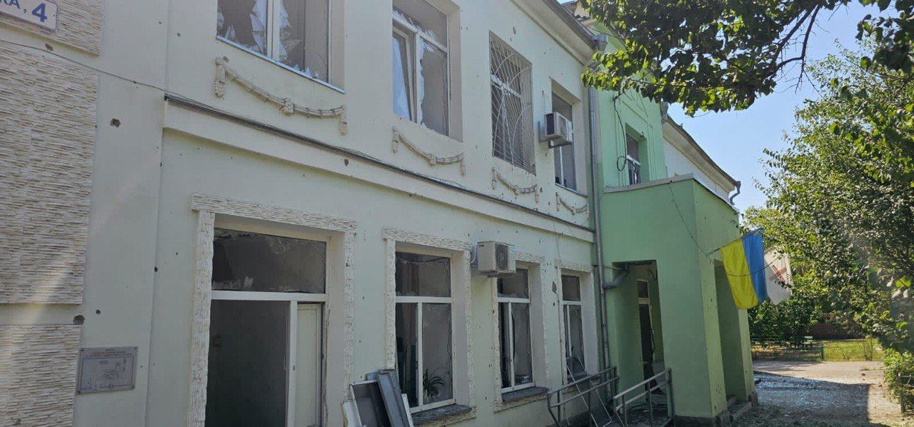 окупанти обстріляли лікарню у Херсоні