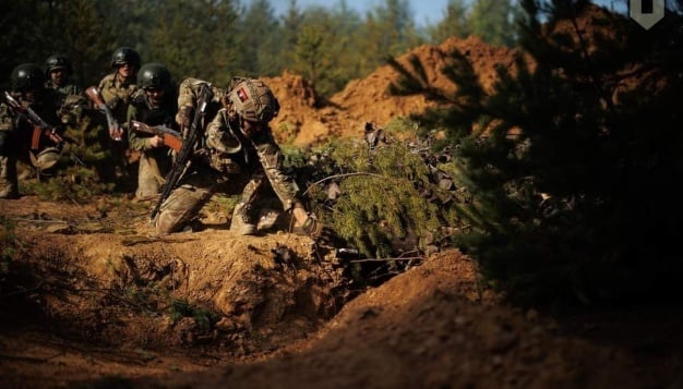 На Авдіївському напрямку українські військові тримають оборону