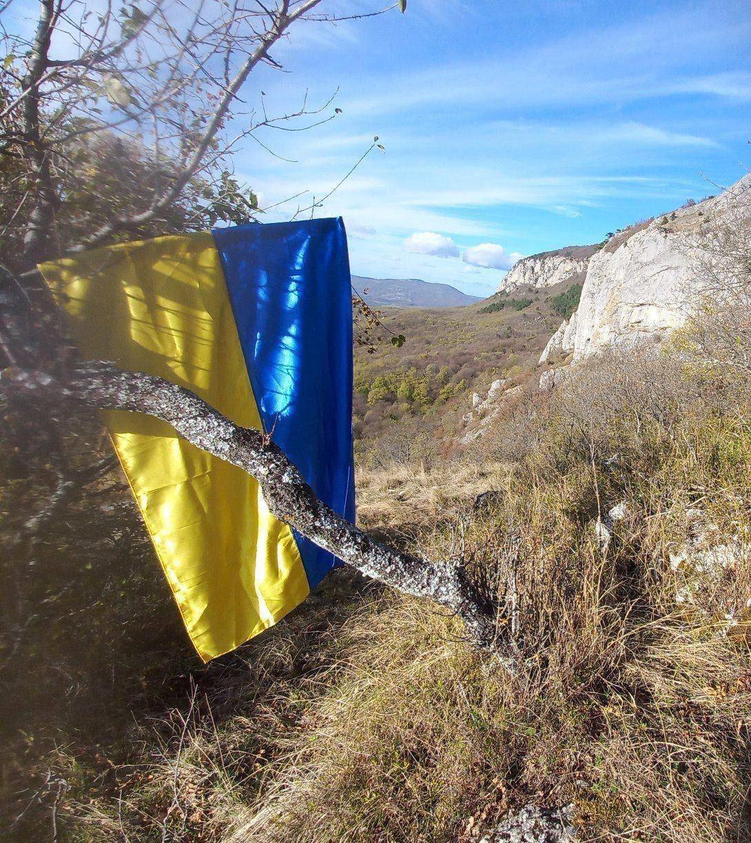 Крым ждет ВСУ: на оккупированном полуострове взвился желто-голубой флаг –  Рубрика