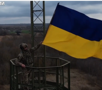 Border guards raise Ukrainian flag at Budarky checkpoint on border with Russia