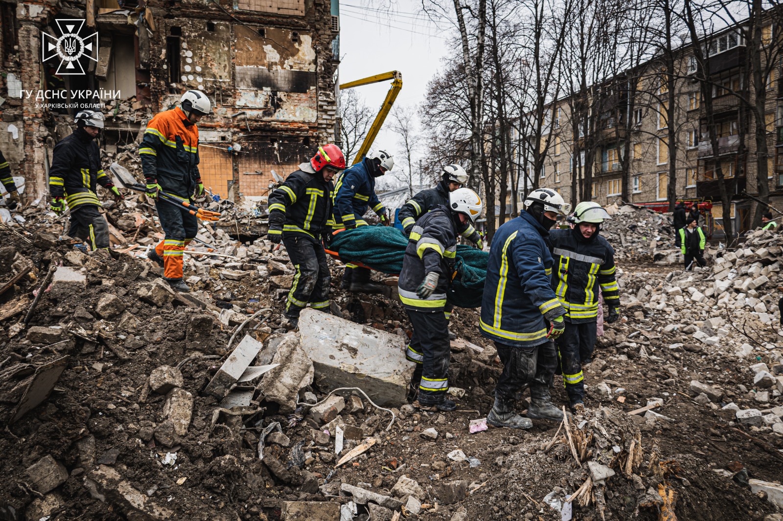 Аварійні роботи на місці зруйнованої російською ракетою п'ятиповерхівки у Харкові завершено