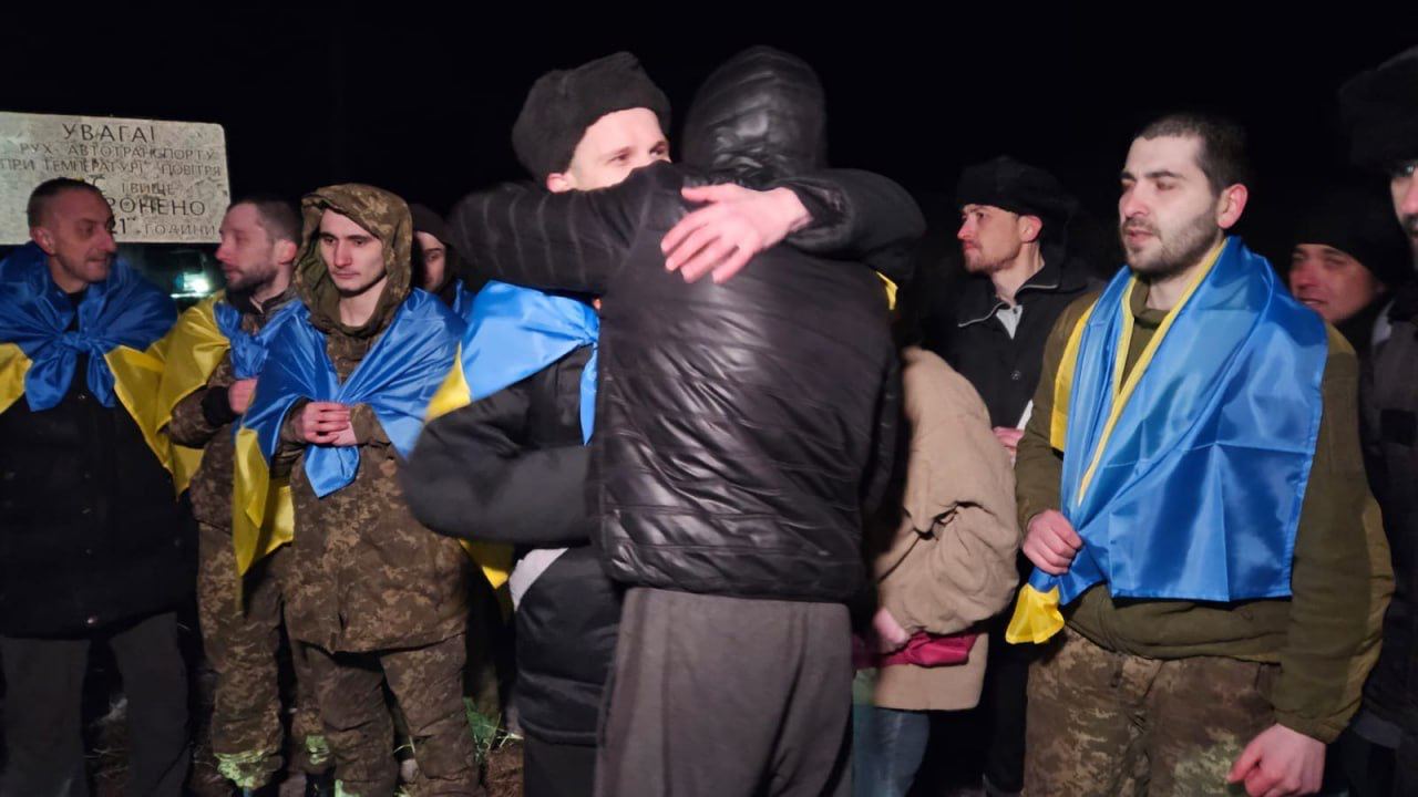 Україна повернула з російського полону понад 200 військових і цивільних