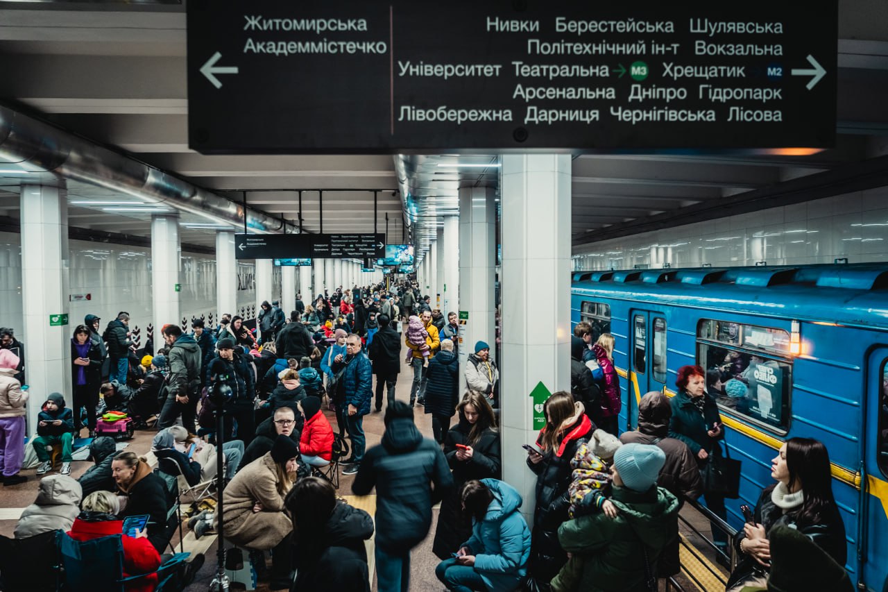 на станціях київського метро укривалися