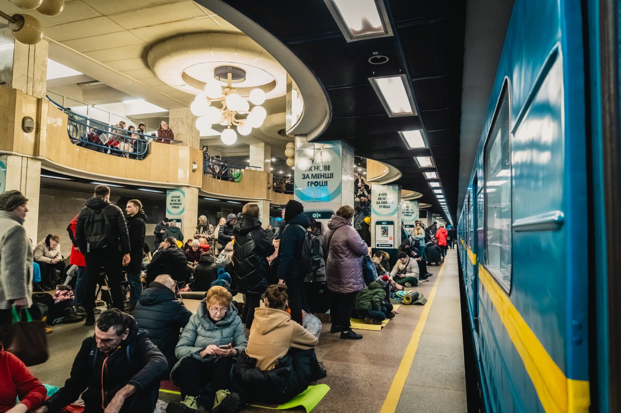 на станціях київського метро укривалися