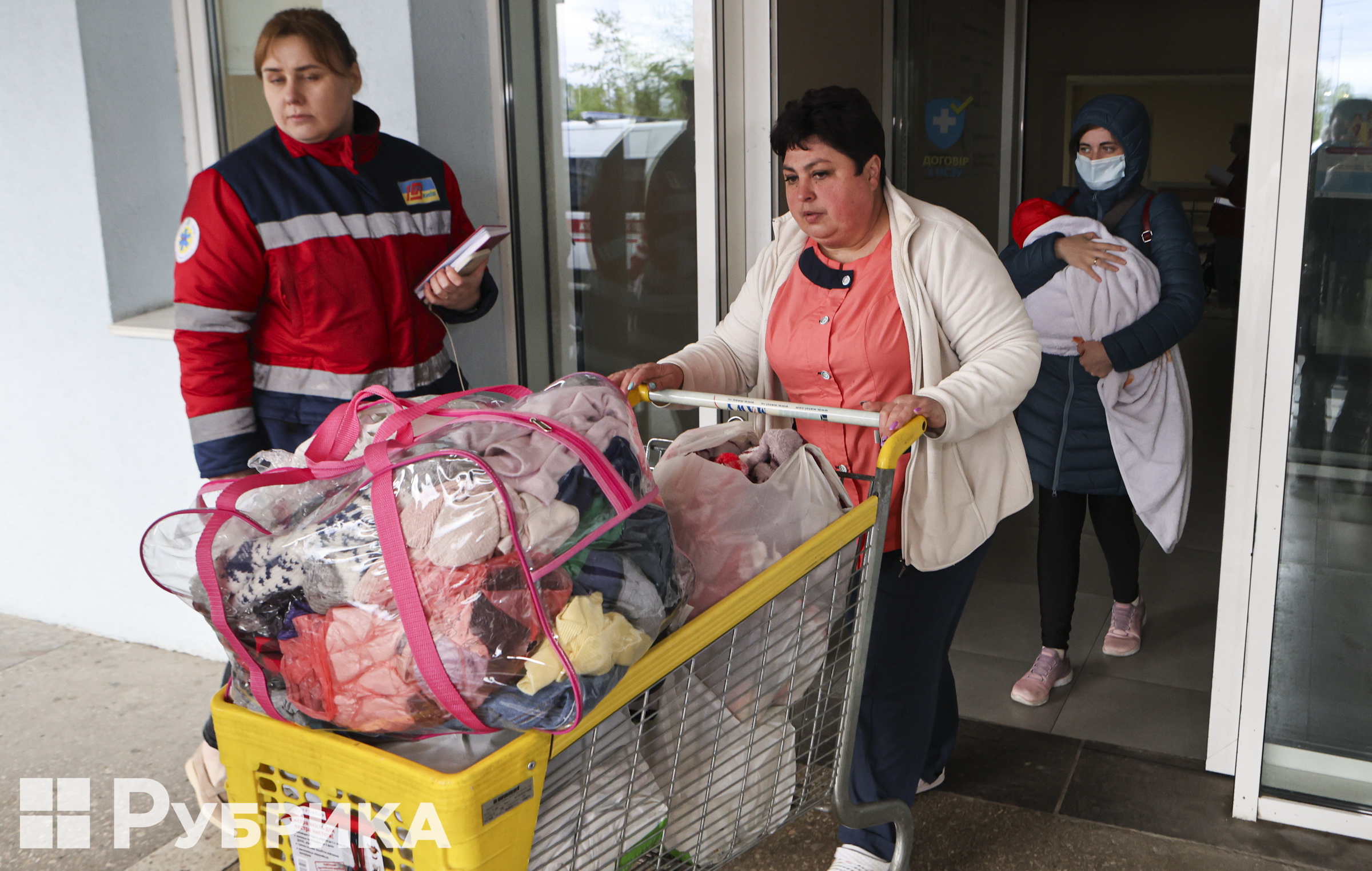 У Києві терміново евакуюють дві лікарні через можливий удар росіян