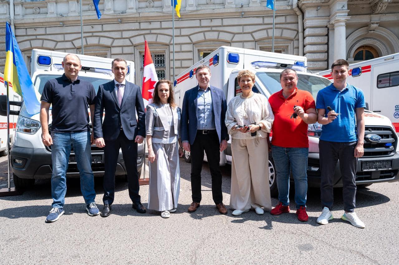 Україна отримала від Канади унікальні медичні автівки