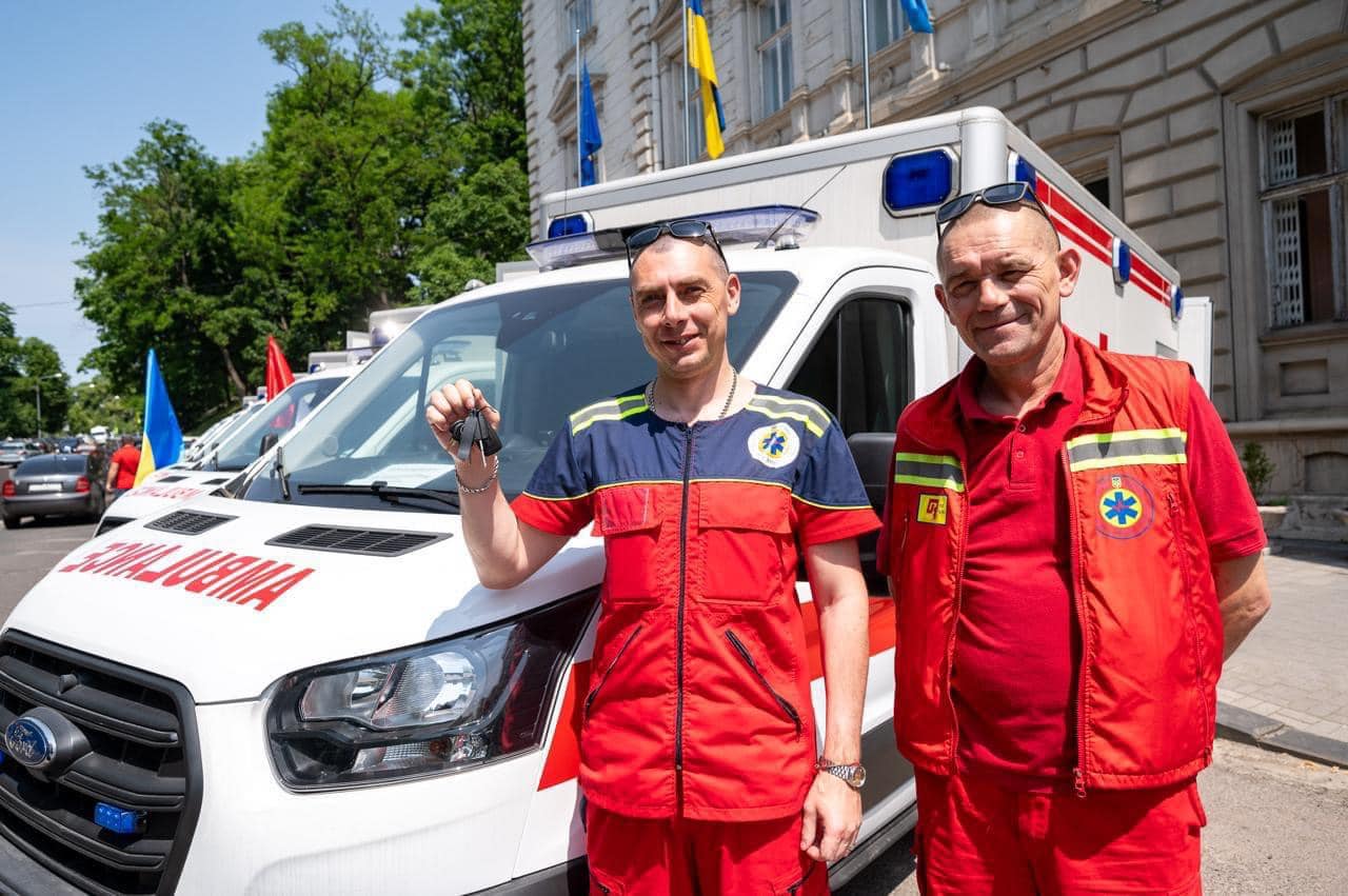 Україна отримала від Канади унікальні медичні автівки