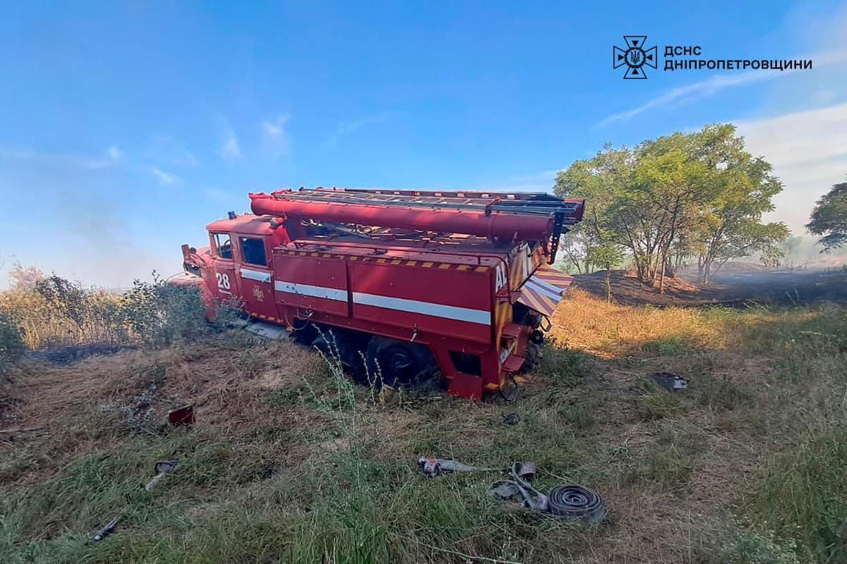 На Дніпропетровщині ворожі дрони атакували рятувальників