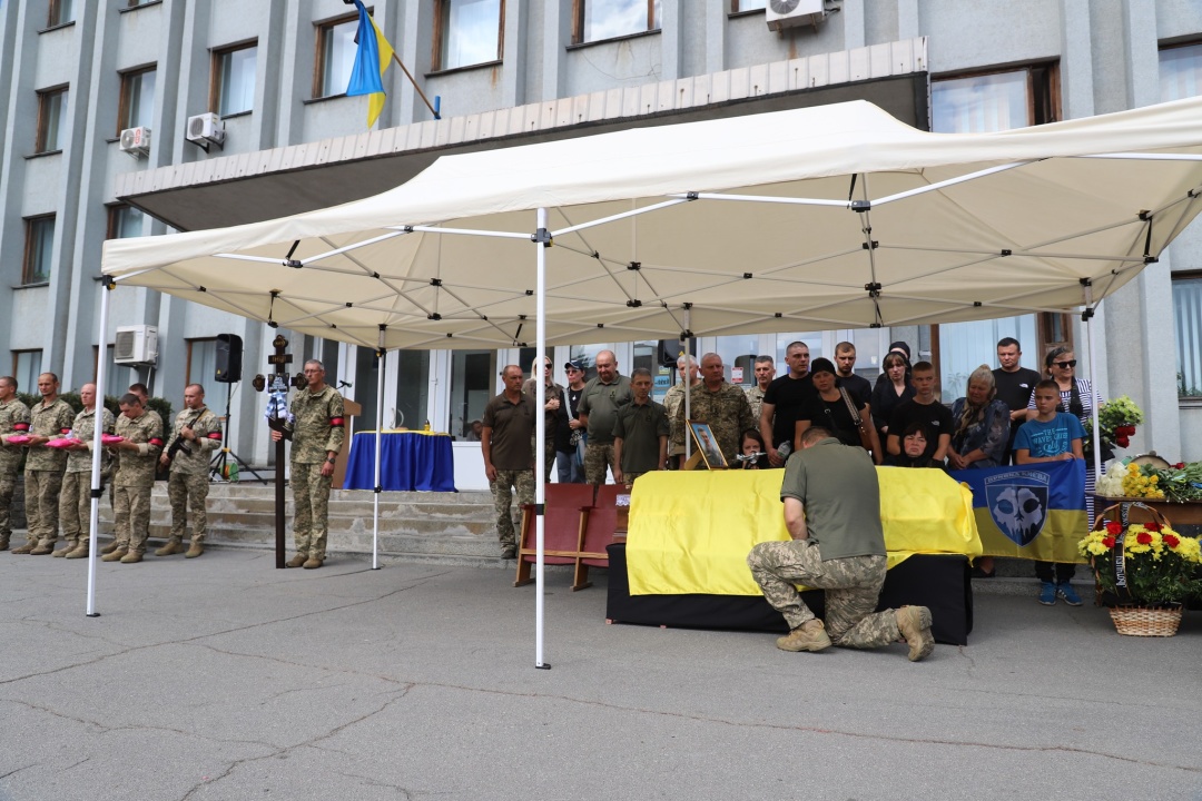 Під час масованого ракетного обстрілу загинув льотчик