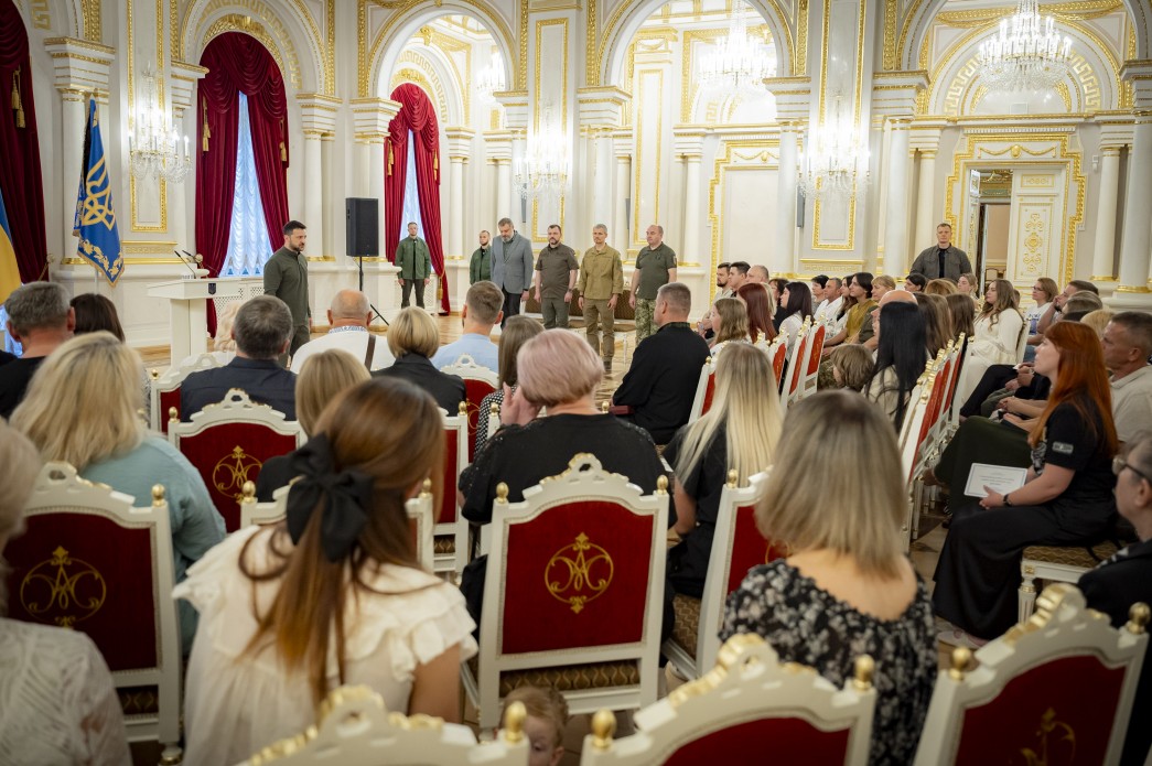 Зеленський зустрівся з рідними загиблих Героїв України 