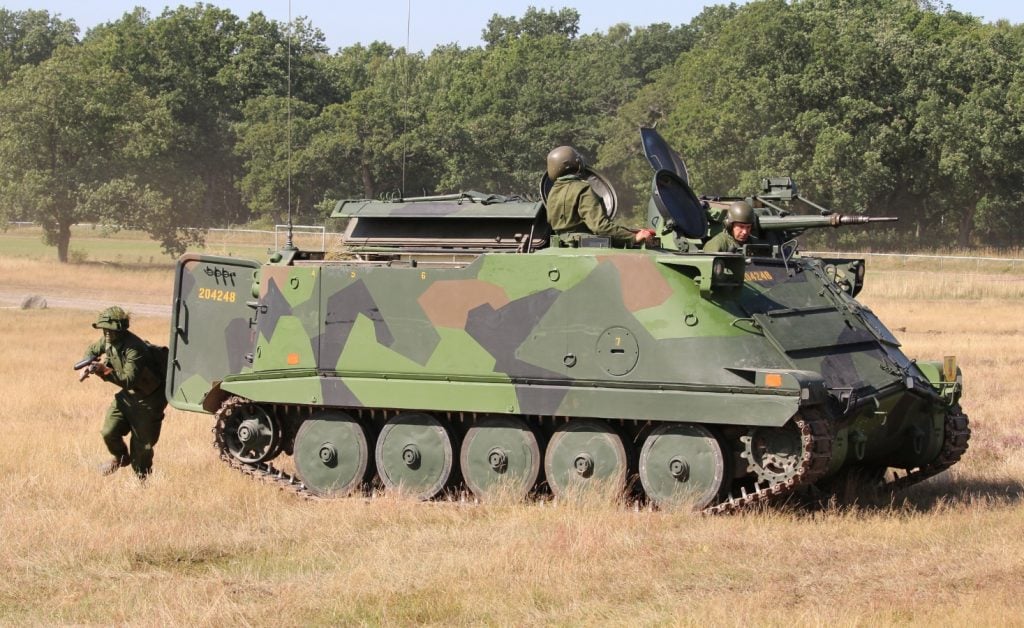 Бронетранспортер Pansarbandvagn 302