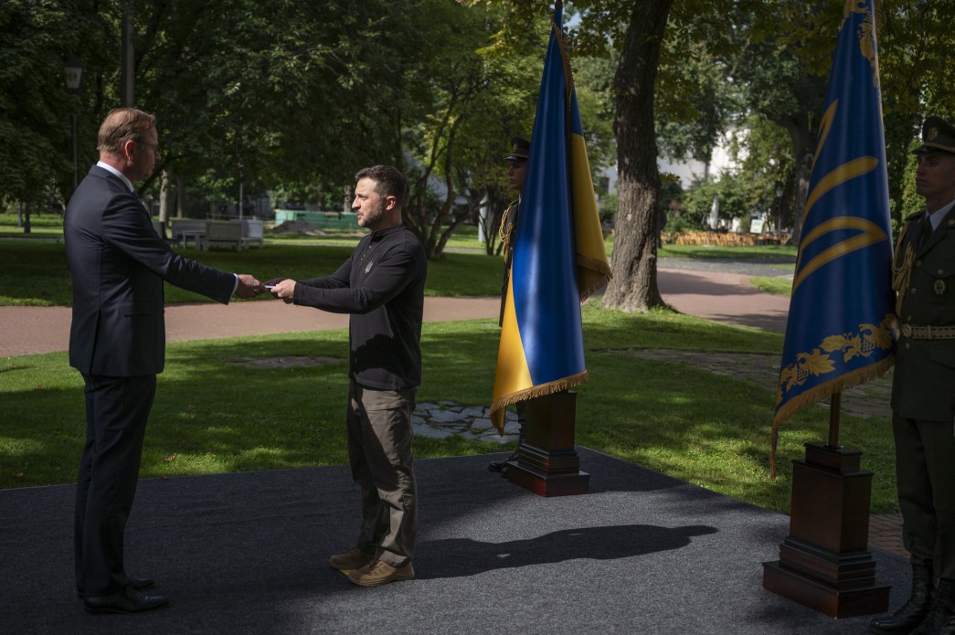 Зеленський прийняв вірчі грамоти від новопризначених послів