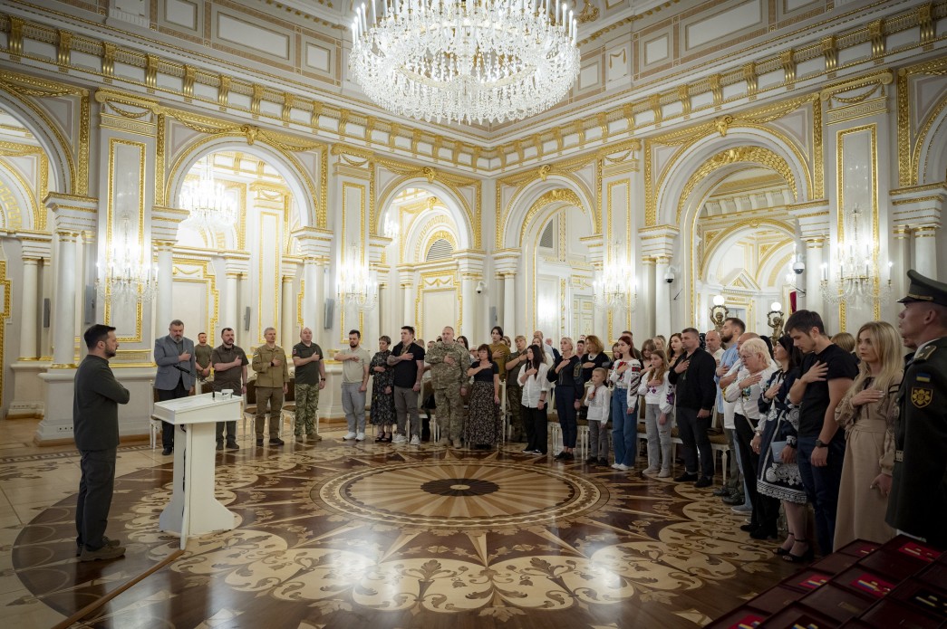 Зеленський зустрівся з рідними загиблих Героїв України 