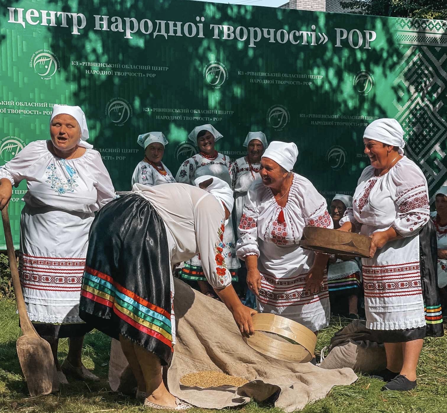 Фольклорний колектив із Березнівської громади