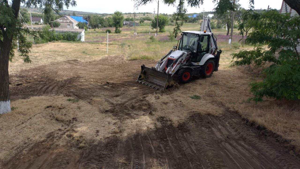 Підготовка ділянки для спортивного майданчика в Зарічному