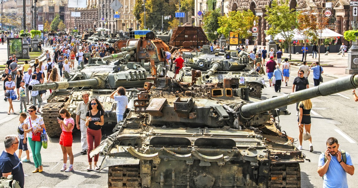 Traveling to Kyiv as a foreigner: The exhibition of damaged Russian military equipment in the center of Kyiv in 2022.