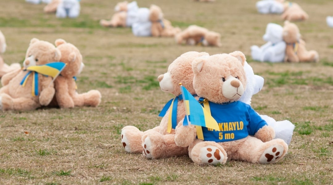 У Вашингтоні зібрали сотні плюшевих ведмедиків у пам'ять про українських дітей