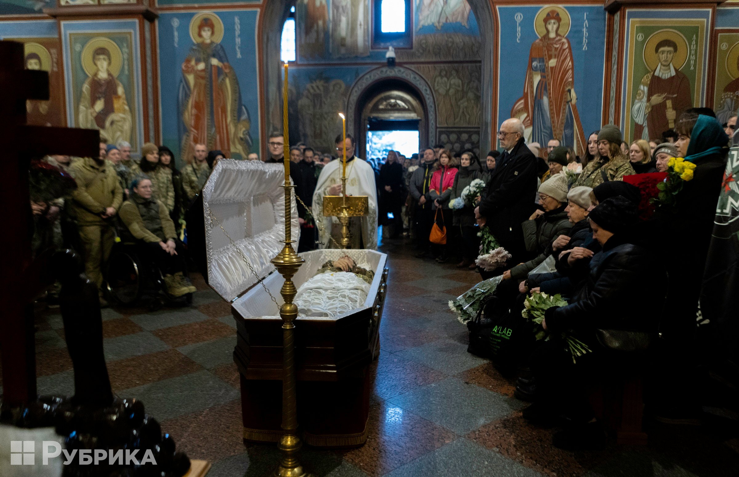 У Києві попрощалися з відважною парамедикинею