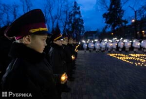 діти зі свічками