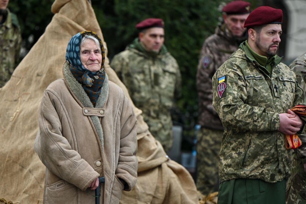 У Львові встановили найбільший в Україні тризуб з дідухів