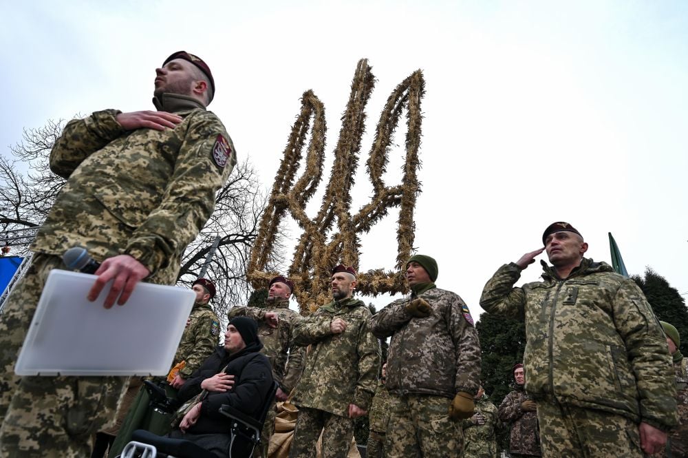 У Львові встановили найбільший в Україні тризуб з дідухів