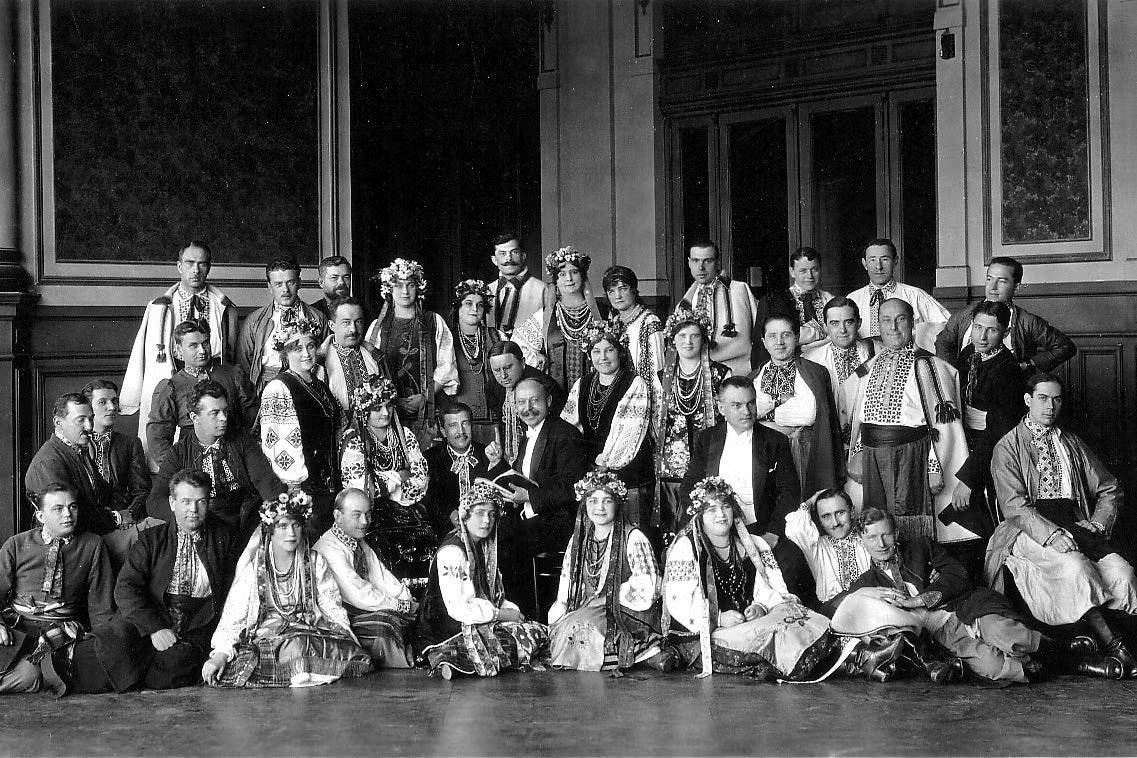 Ukrainian Christmas music: The Ukrainian National Chorus, who made Shchedryk famous worldwide, in Buenos Aires in 1923