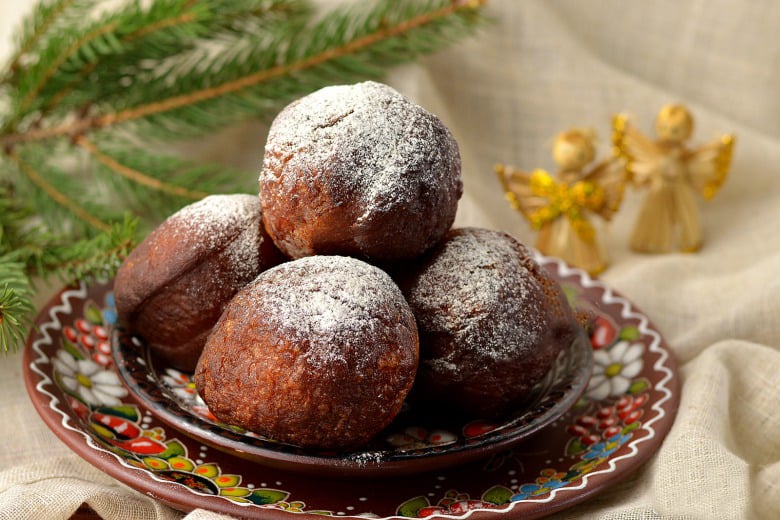 Ukrainian Christmas traditions: Ukrainian donuts with rose jam.